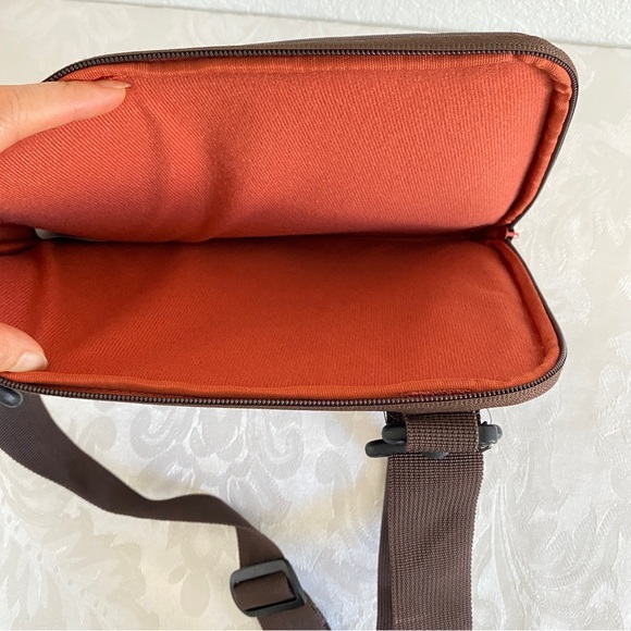 STM I pad case bag for 13" Screens (Small, Chocolate/Orange) - Picture 7 of 9